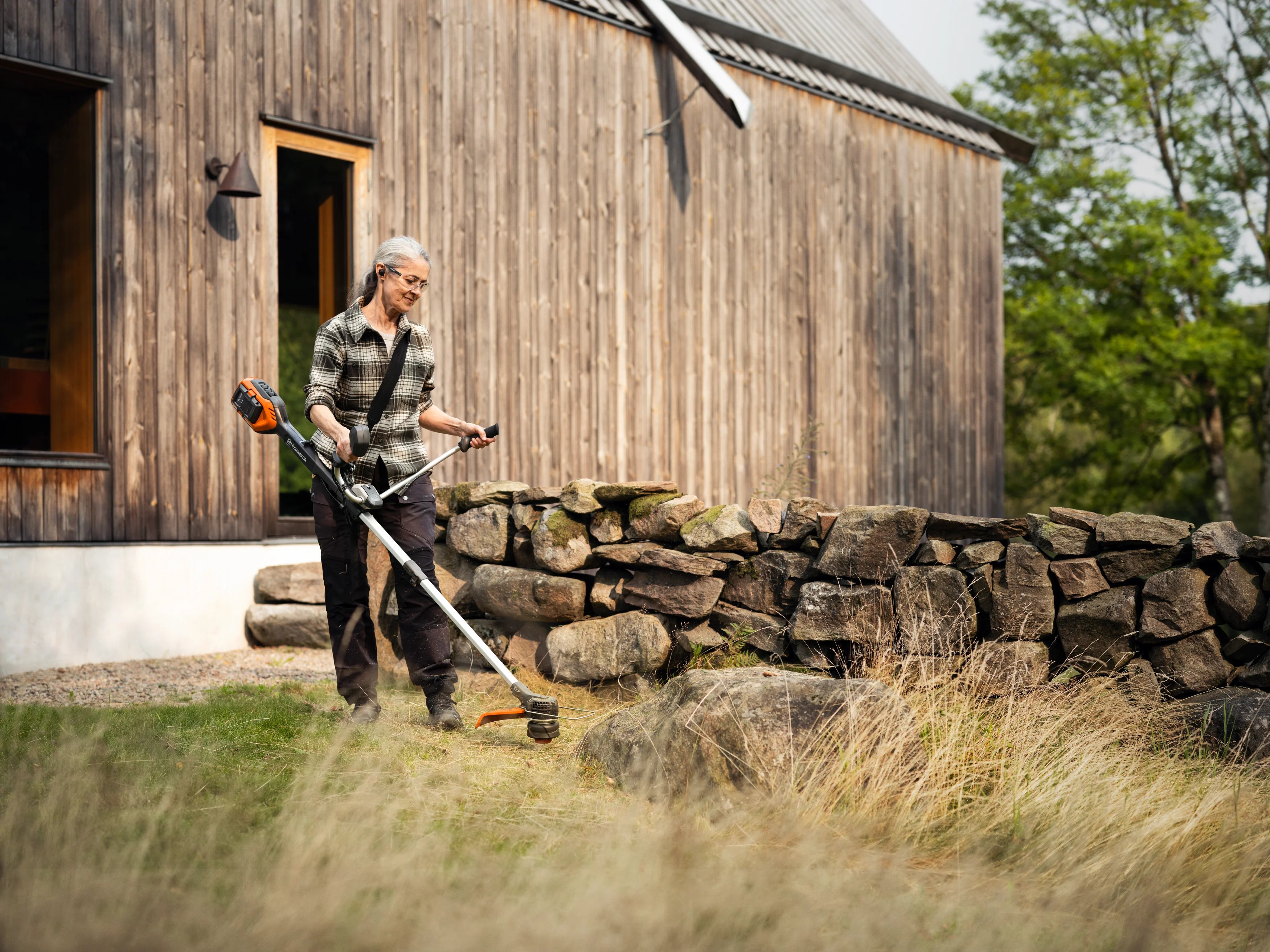 Husqvarna 220iR Trimmer m/ 40-B140 og 40-C80